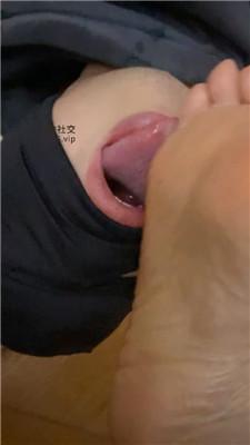 【九月】袜子泡水品尝-皮鞋白袜踩/玉足狂舔 JS250104-23