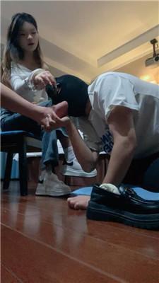 【小凤梨】双S-强迫男友舔闺蜜的鞋袜 bf50165