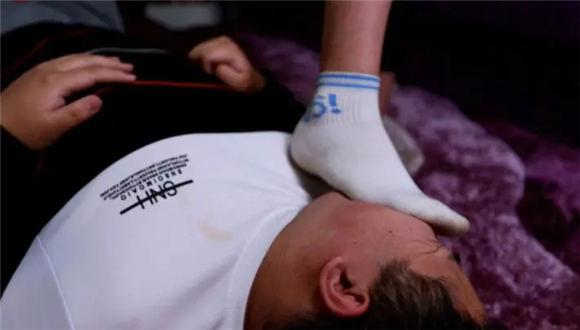 【珊瑚湾】安诺千锤百炼的极品臭袜子强制虐奴