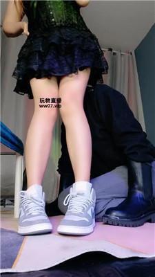 【美柠】各种脏鞋羞辱脚下奴 bf51395