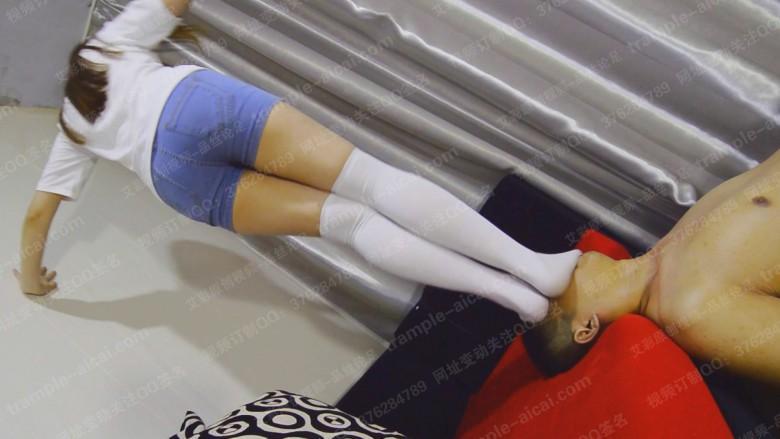 长筒白袜虐贱奴