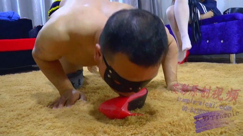 白丝女主羞辱暴虐狗奴