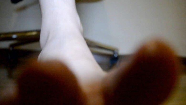 『奴隶岛』—第一视角舔脚发射POV（黄色丝袜、裸足）