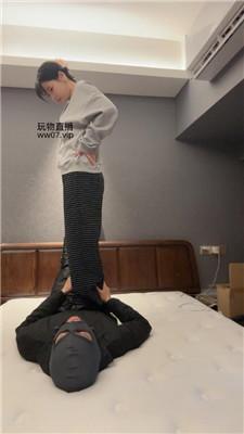 【猴歌】坐脸窒息-白袜跳踩 JS250225-14