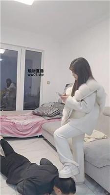 【开发大神】强迫磕头犯贱-舔脏鞋底 JS250329-24