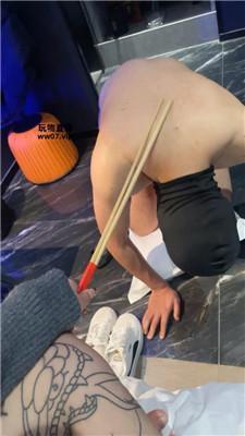 【小凤梨】纹身小妹的脚奴才 JS250311-26