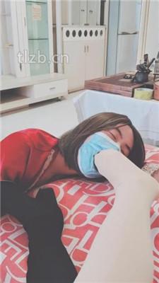 【美容院S】变装狗奴对着长靴肉丝发骚