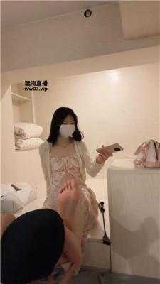 长裙女神玉足玩虐 bf53023