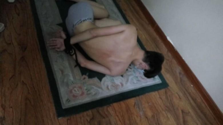 真实暴力耳光休克踩踏舔脏鞋《鸽宝原创》