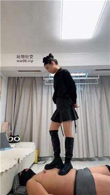 【领主】车模长靴重度踢踹虐打 bf50167