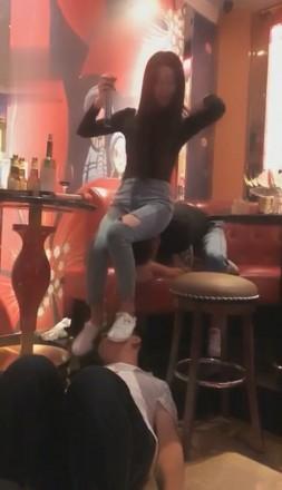 vivi，KTV调教双奴