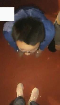 vivi,跨年夜车展遛狗