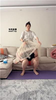 【埋汰】玉足踩虐猥琐狗继父 JS250308-3