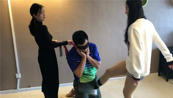 舞团少女的特殊玩具