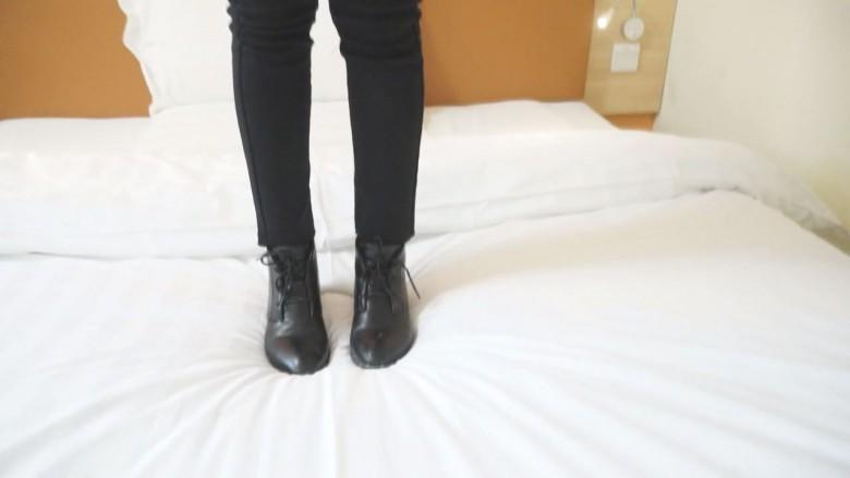 新人学生妹牛仔裤原味短靴初踩