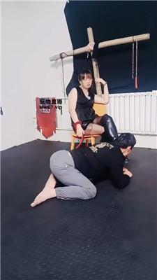 【鸿运女皇】狗笼释放后的骚狗 bf52406