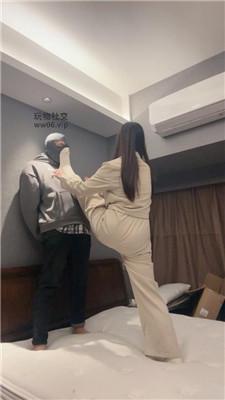 【球球】职场女神白袜脚踩虐 bf51502