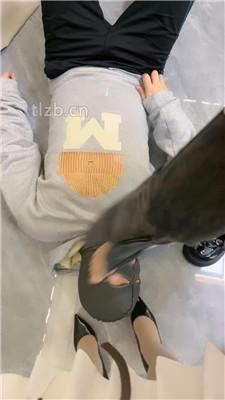 【伊诺】带闺蜜调狗-骑马转胯/踩踏/强制闻鞋/舔白袜脚