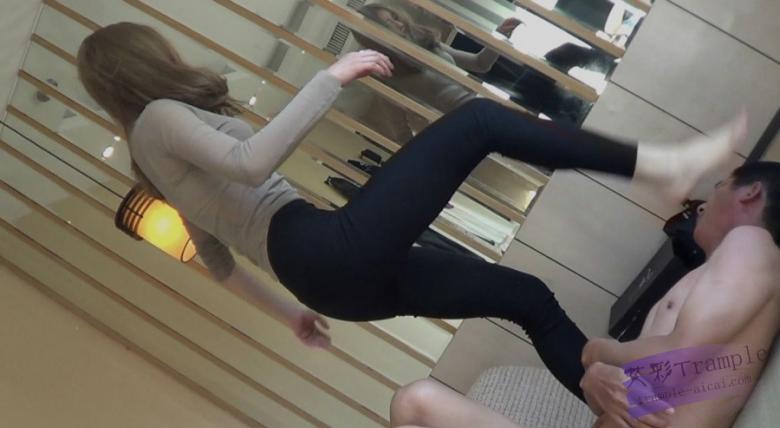 没用的废物就该死在女王胯下