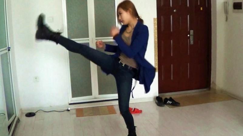 黑冰女神 皮靴黑棉袜 踹爆内脏踩断肋骨