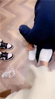 【崔崔】跪舔耐克板鞋白棉袜