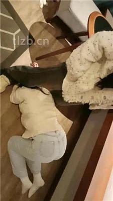 【爱可呀】双S-伺候超模学姐-胯下羞辱/舔脚清理鞋底