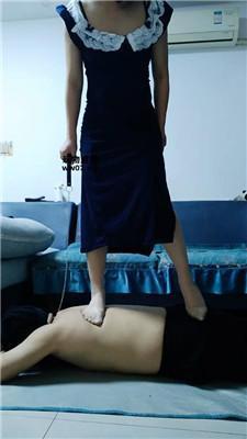 【樊儿】骑马鞭打-肉丝脚踩虐 JS250416-11