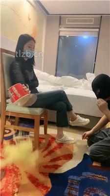 【小雅老师】全体重踩踏/圣水泡面/加料面包喂食