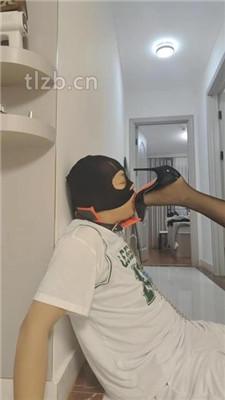 【丫丫】高跟黑丝踩踏/挑战插嘴/嘴叼高跟/口水吐脸
