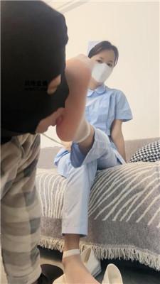 【漫漫大人】护士小姐姐用脚+圣水治疗 bf51623