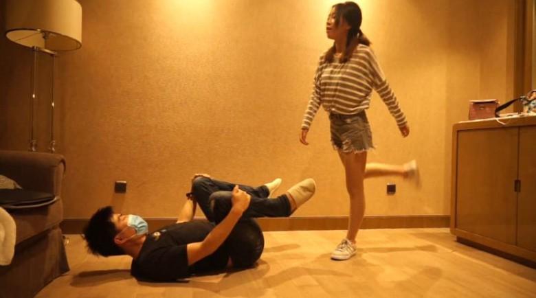 希雨归来暴力踢裆踩踏踹腹