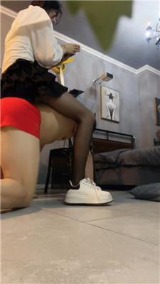 【沐沐】小白鞋黑丝踩虐贱奴 bf52549