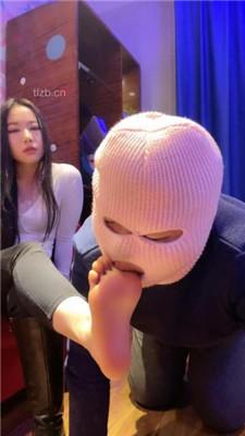 【毛绒月亮】长靴提档/抽耳光/踩踏闻白袜/脚插嘴