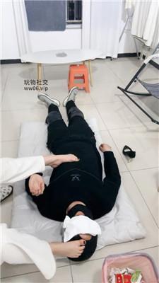 【大小姐】甘愿做姐妹花的脚下奴 JS250219-10