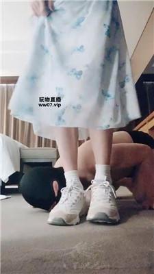 【米小糖】运动鞋白袜踩踏气味辱 bf51785