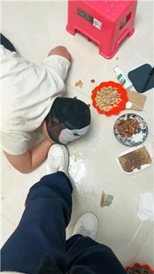 【锅盖子】强迫喂食呕吐物 JS250106-16