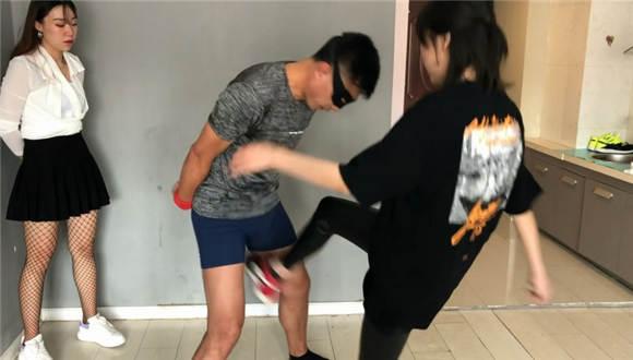 〖碎蛋娇娃〗美女联合闺蜜惩治内衣贼