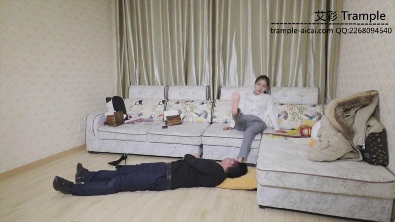 希雨脚耳光调教同事 希雨脚耳光调教同事