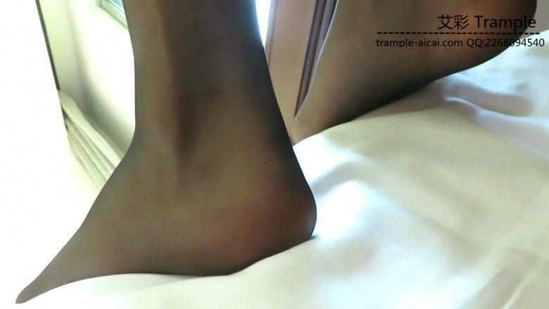 第一视角00后天使女主黑丝调贱狗洗漱！