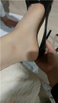 【梦主】抖M弟弟下跪舔高跟肉丝 JS250109-4