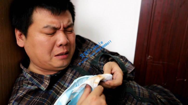 【奕潇】脚尖跳踩强迫舔内裤的污渍