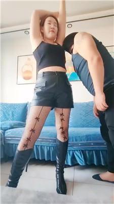 【李老师】高跟网袜全体重踩踏【双视角版】JS250228-34