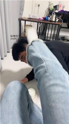 【刘二狗】狗舌舔脏小白鞋白袜 JS250319-17