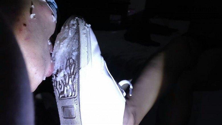 脏鞋喂食米饭混合圣水最后m呕吐不止（绝对真实）