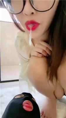 【路子】强迫家奴舔脏高跟凉鞋/喂口水