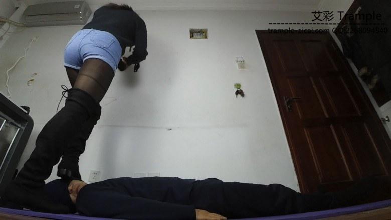 过膝长靴黑丝踩踏