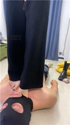 【艾黎】全体重踩踏-虐乳-裸足深喉 bf50434