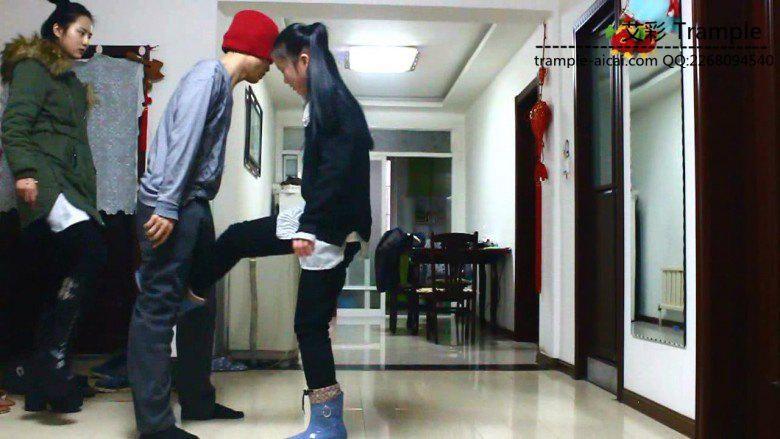 12侑主,媛媛女主出演!前后踢裆暴打抢劫犯! 12侑主,媛媛女主出演!前后踢裆暴打抢劫犯!