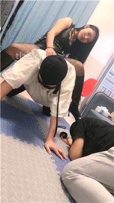 【木子大大】双奴下跪犯贱狂舔脏鞋/求赏赐圣水