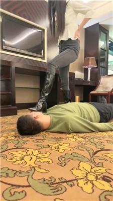 【苒溪】车模S-长靴美腿虐杀贱奴【上】 bf51292